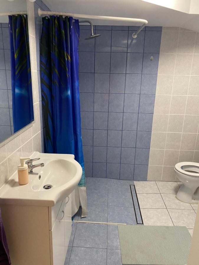 Room Julija Zirovnica Luaran gambar